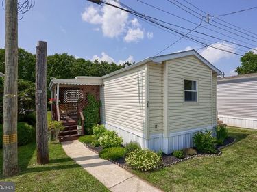 24 HIGHLAND CT., PARKESBURG, PA 19365