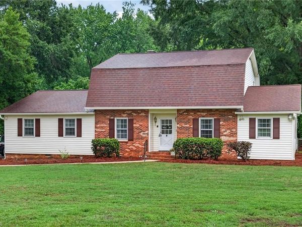 140 Raintree Road , Advance, NC 27006