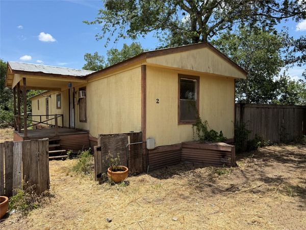 2 Skylark DR , Martindale, TX 78655