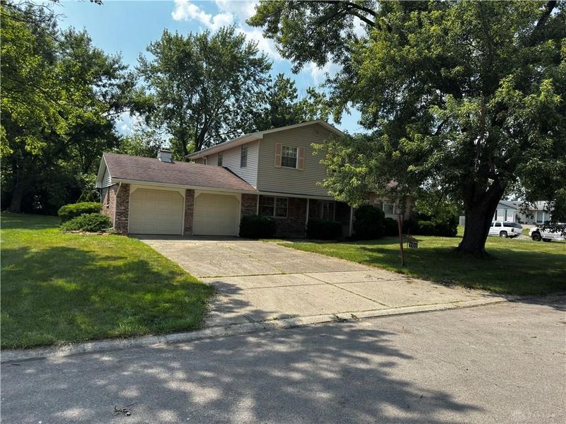 701 Rosamond Drive, Jefferson Township, OH 45417 Photo 1