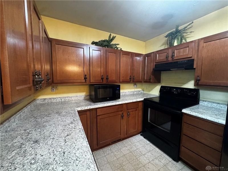 701 Rosamond Drive, Jefferson Township, OH 45417 Photo 4