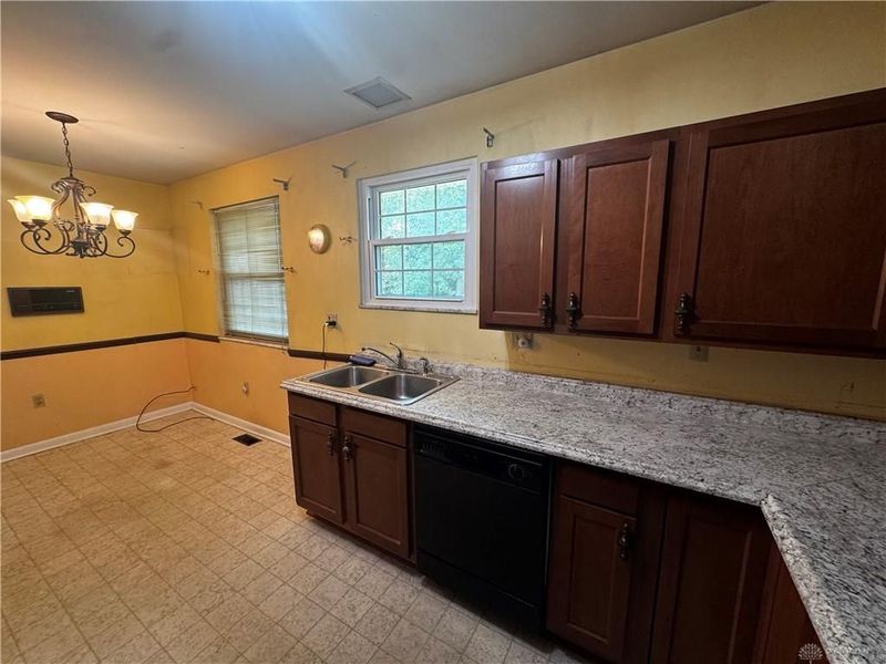 701 Rosamond Drive, Jefferson Township, OH 45417 Photo 5