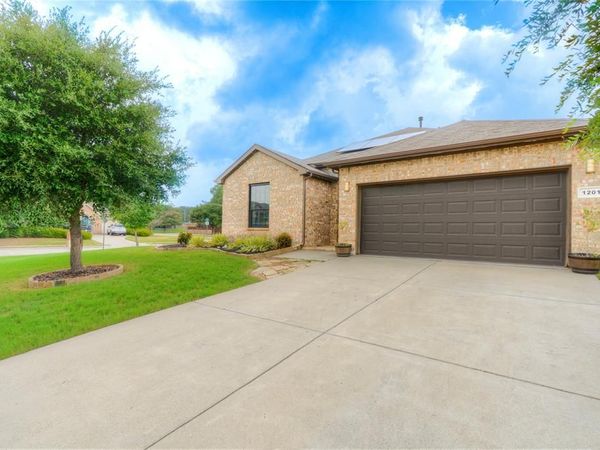 1201 Meadowlakes , Azle, TX 76020