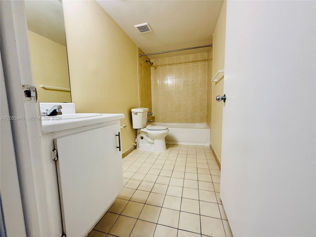 6175 NW 186th St , Unit 104, Hialeah, FL 33015 Photo