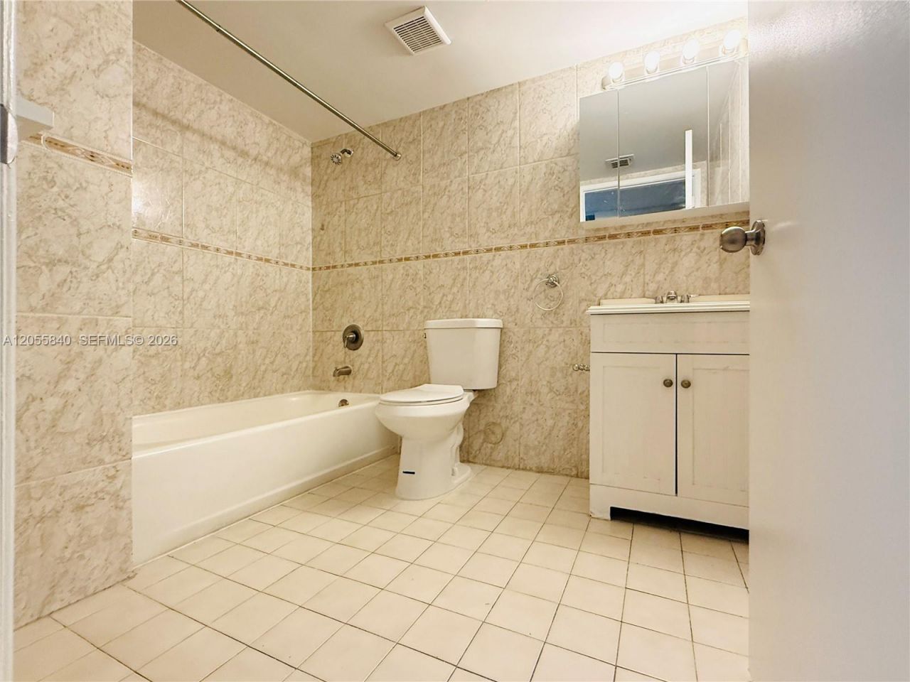 6175 NW 186th St , Unit 104, Hialeah, FL 33015 Photo