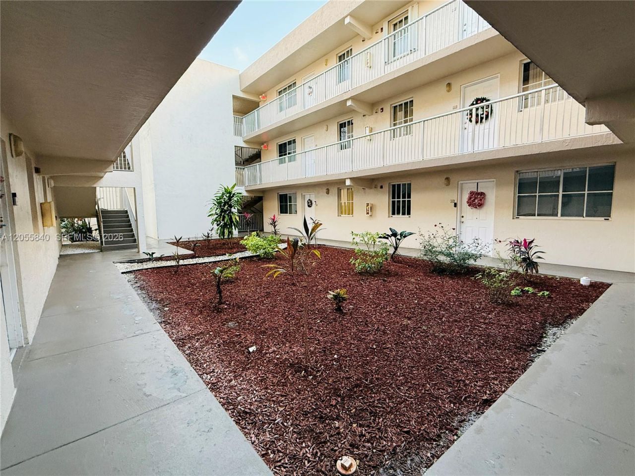 6175 NW 186th St , Unit 104, Hialeah, FL 33015 Photo
