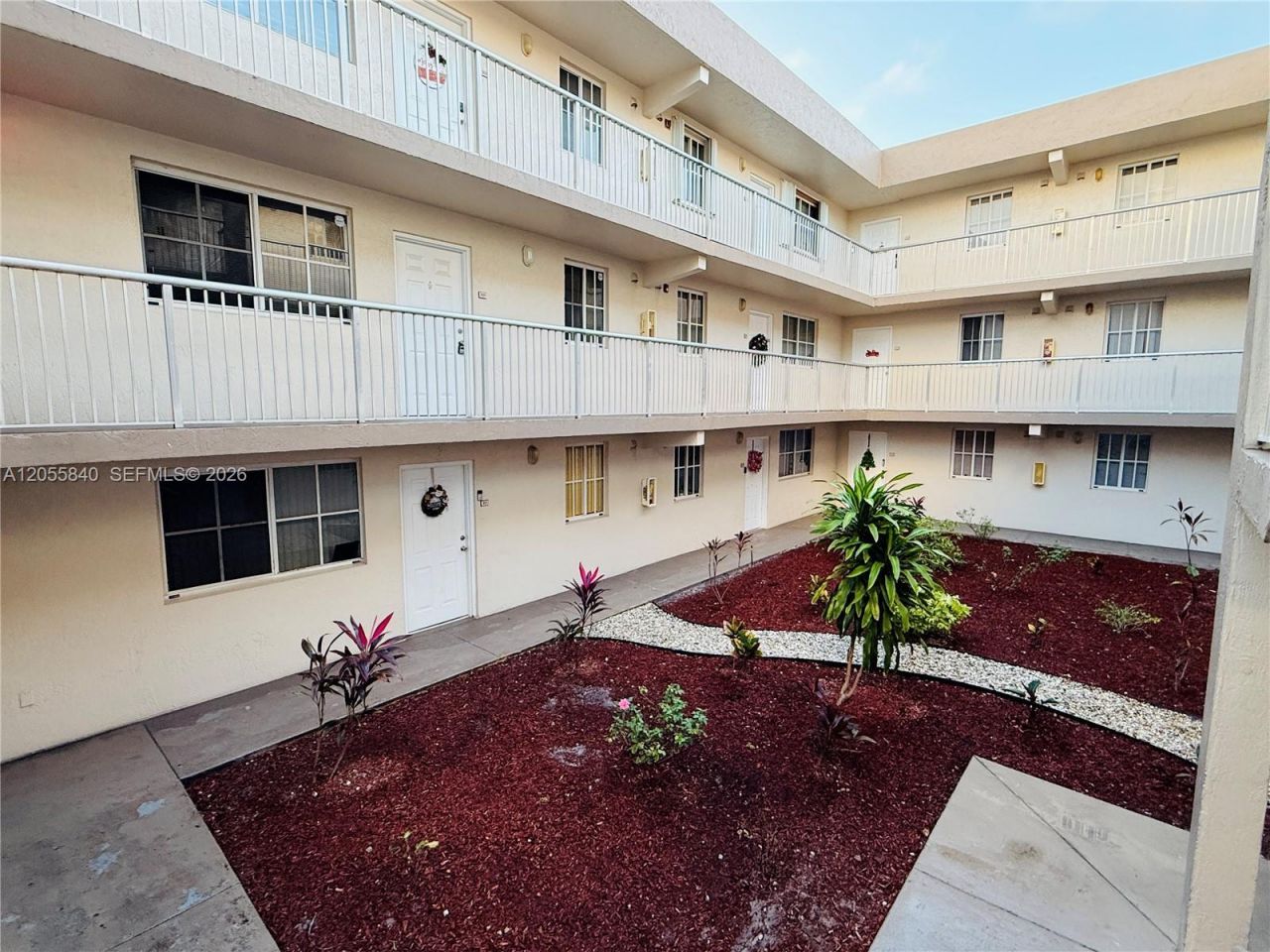 6175 NW 186th St , Unit 104, Hialeah, FL 33015 Photo