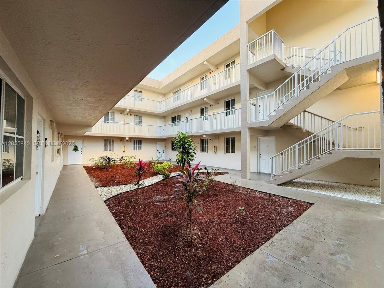 6175 NW 186th St , Unit 104, Hialeah, FL 33015 Photo
