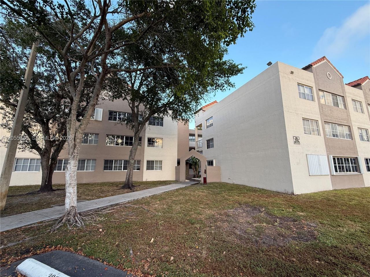 6175 NW 186th St , Unit 104, Hialeah, FL 33015 Photo