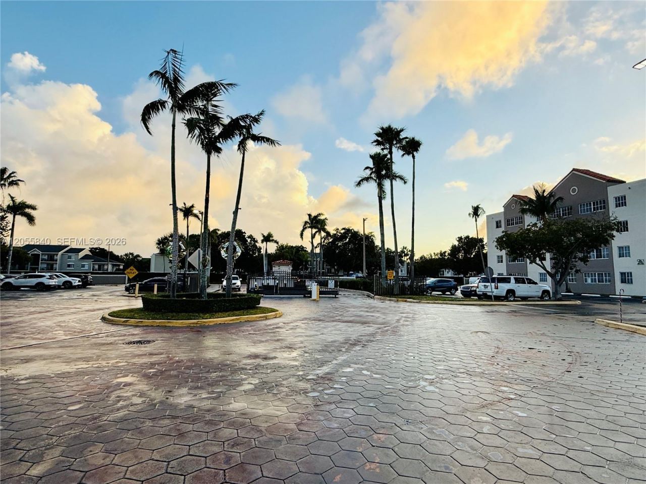 6175 NW 186th St , Unit 104, Hialeah, FL 33015 Photo