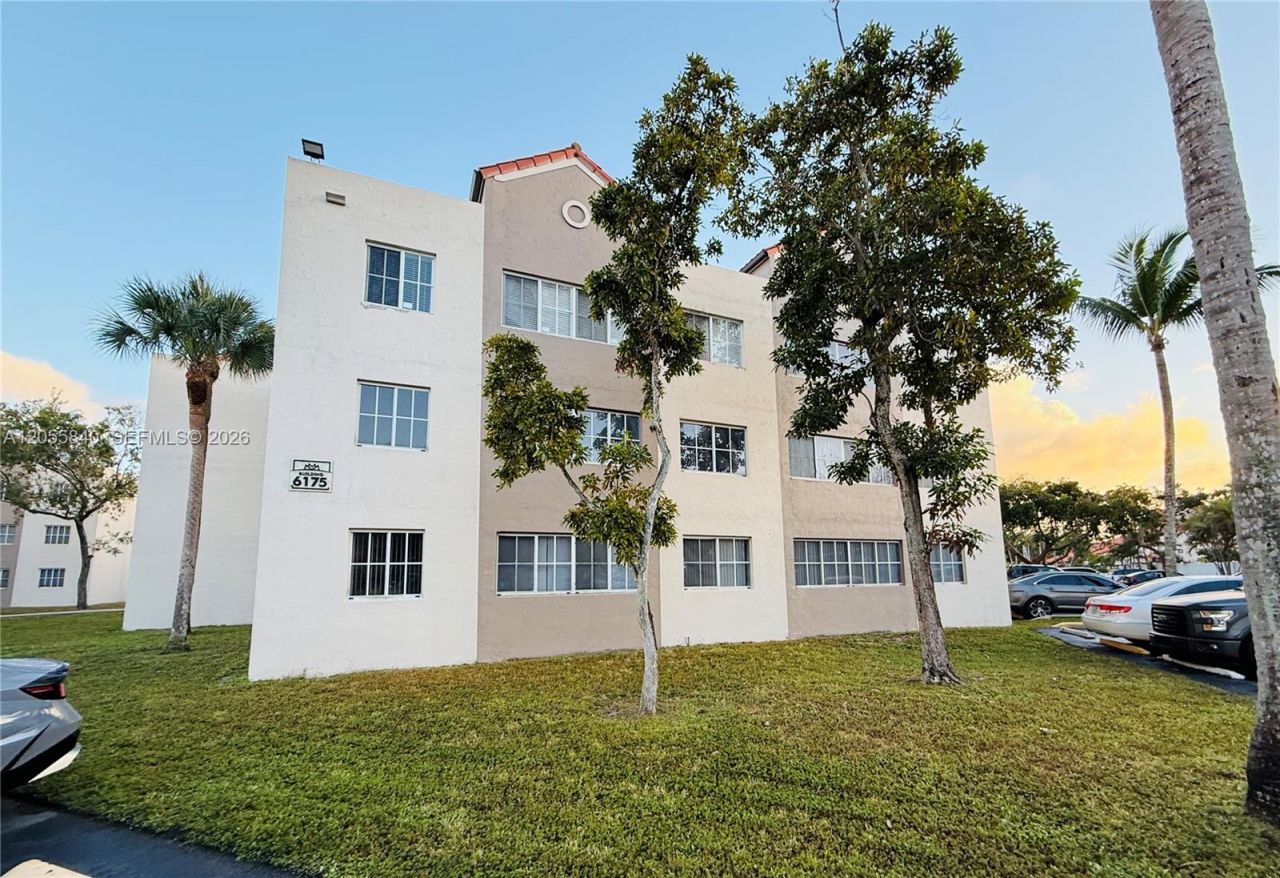 6175 NW 186th St , Unit 104, Hialeah, FL 33015 Photo