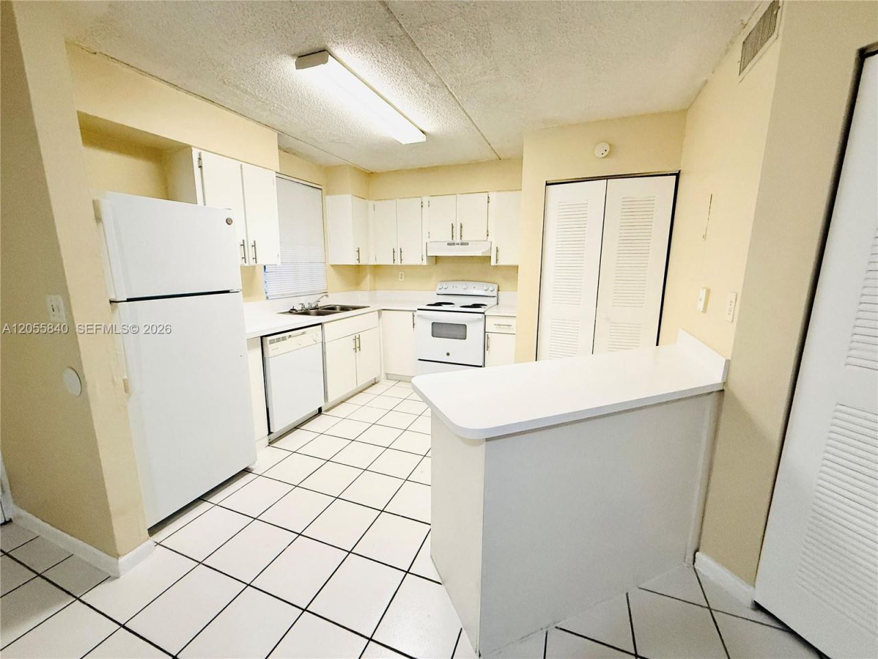 6175 NW 186th St , Unit 104, Hialeah, FL 33015 Photo