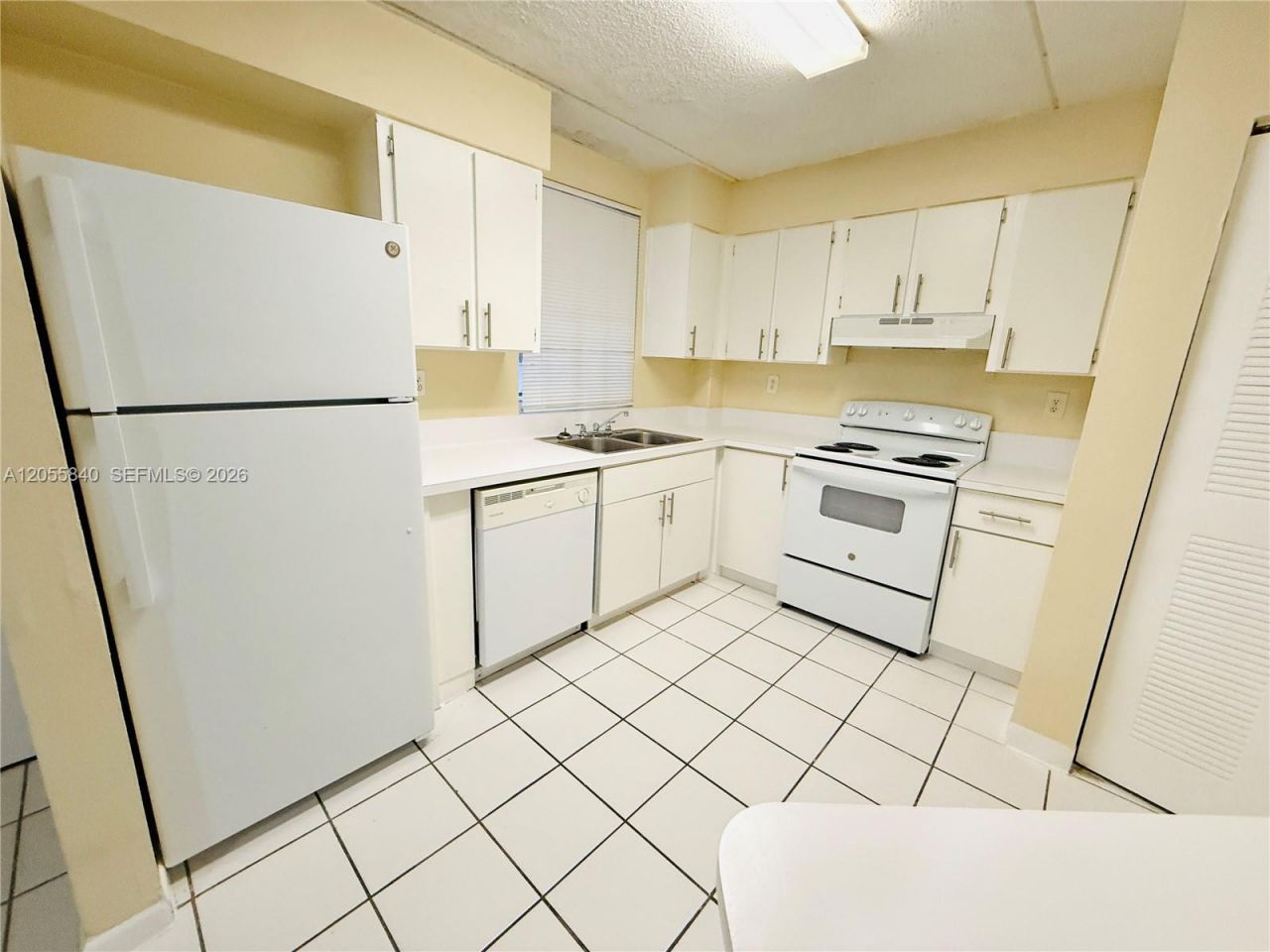 6175 NW 186th St , Unit 104, Hialeah, FL 33015 Photo