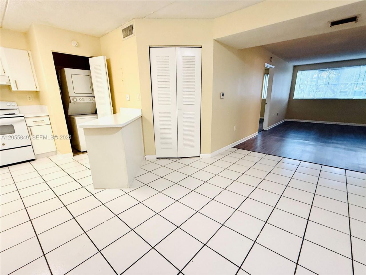 6175 NW 186th St , Unit 104, Hialeah, FL 33015 Photo