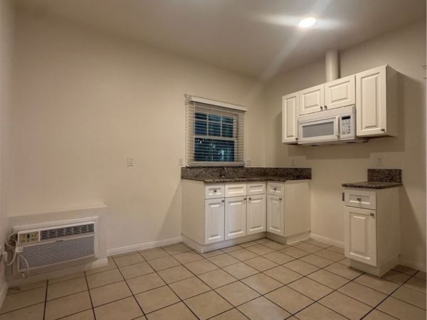 718 Chestnut Avenue , Unit 12, Long Beach, CA 90813