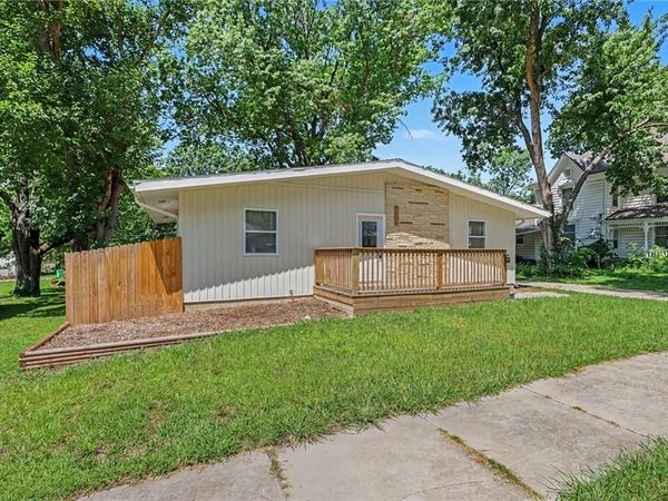 828 N Oak Street, Ottawa, KS 66067