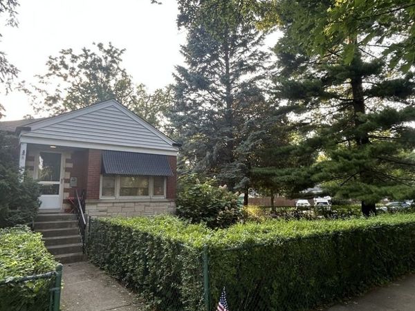 7030 N Ionia Avenue , Chicago, IL 60646