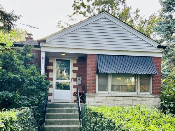 7030 N Ionia Avenue, Chicago, IL 60646