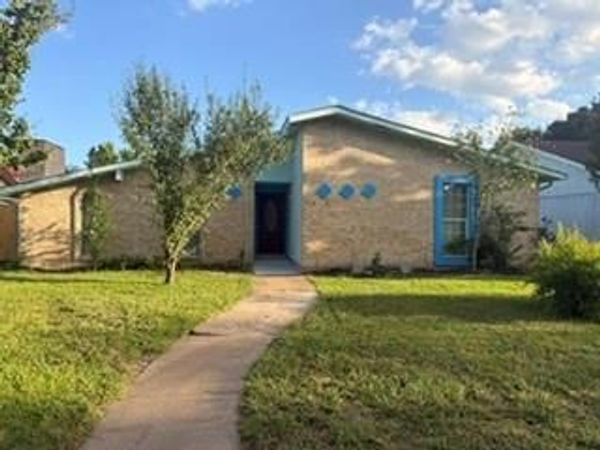 3014 Robin Hill Lane, Garland, TX 75044
