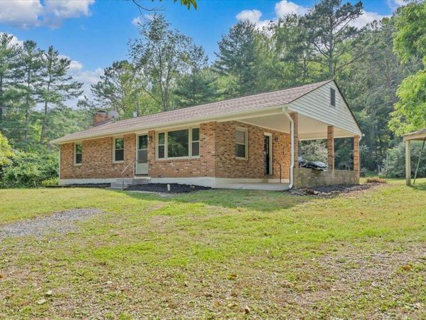206 Houston Mines RD , Troutville, VA 24175