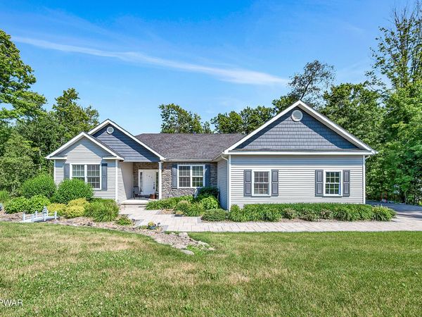 107 Stonefield Drive, Jefferson Township, PA 18436