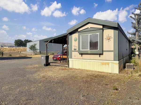 1917 13th St, Clarkston, WA 99403