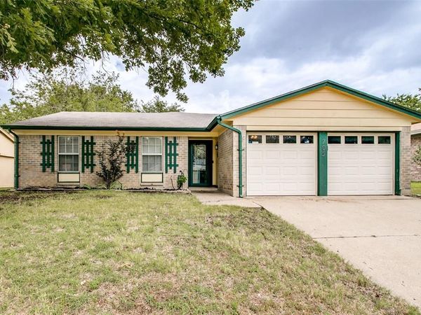 705 Reveille Road , Fort Worth, TX 76108