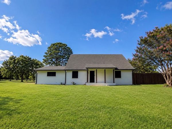 519 Clearwater Road , Grand Saline, TX 75140