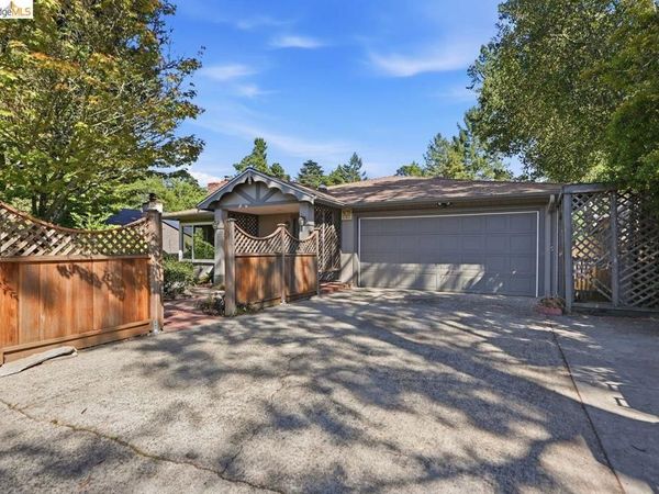 6480 Ascot Dr , Oakland, CA 94611