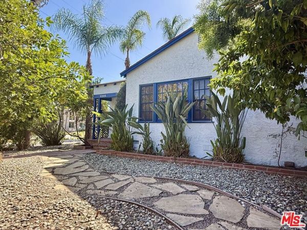 6205 Gentry Avenue, North Hollywood, CA 91606