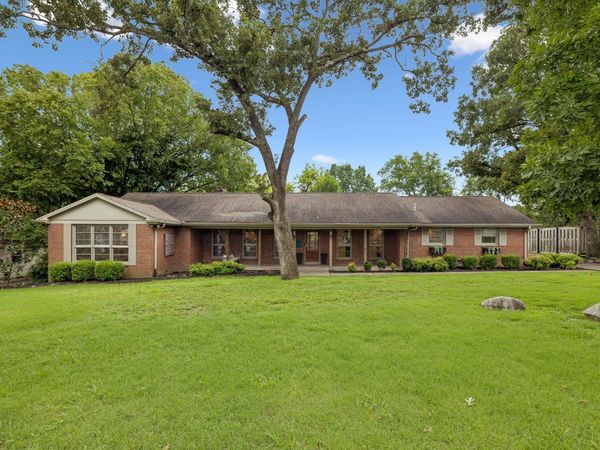 708 Westwood Dr , Lebanon, TN 37087