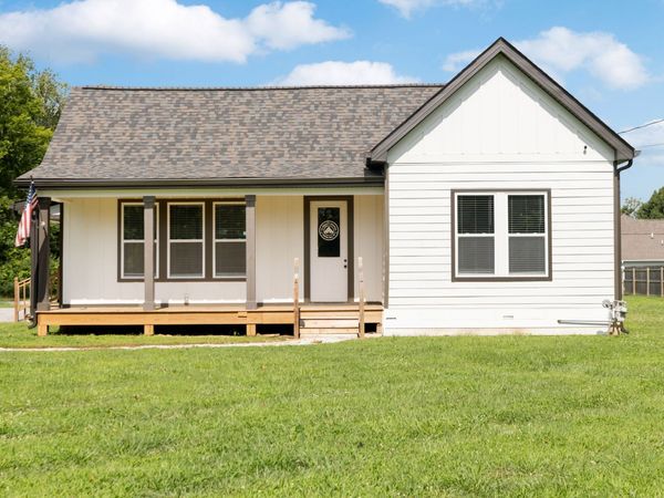 209 N Horton Pkwy , Chapel Hill, TN 37034