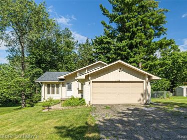 1312 Merry Road, Waterford Twp, MI 48328