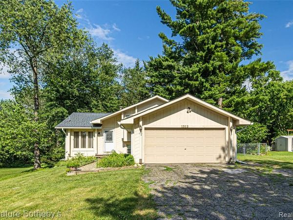 1312 Merry Road, Waterford Twp, MI 48328