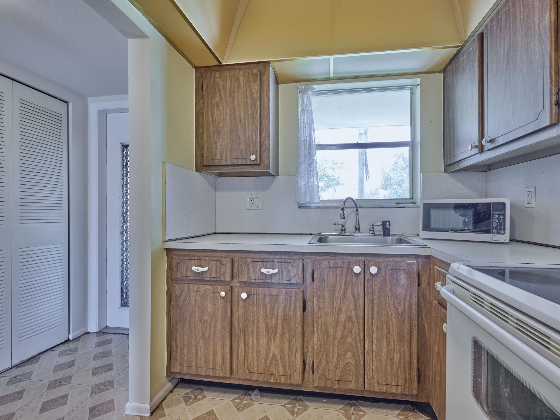 3091 E Sunrise Lakes Drive E, Unit 212, Sunrise, FL 33322 Photo