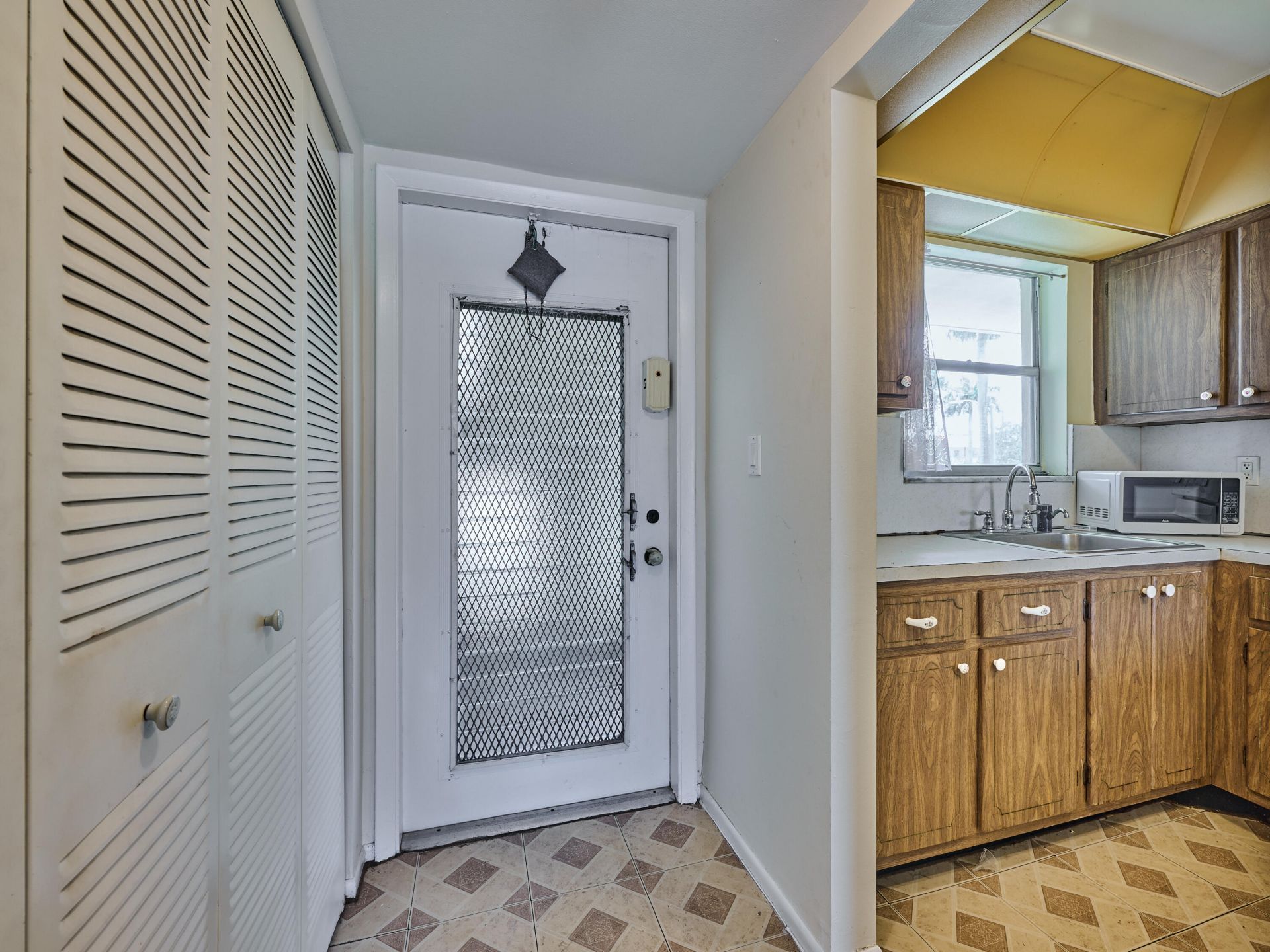 3091 E Sunrise Lakes Drive E, Unit 212, Sunrise, FL 33322 Photo