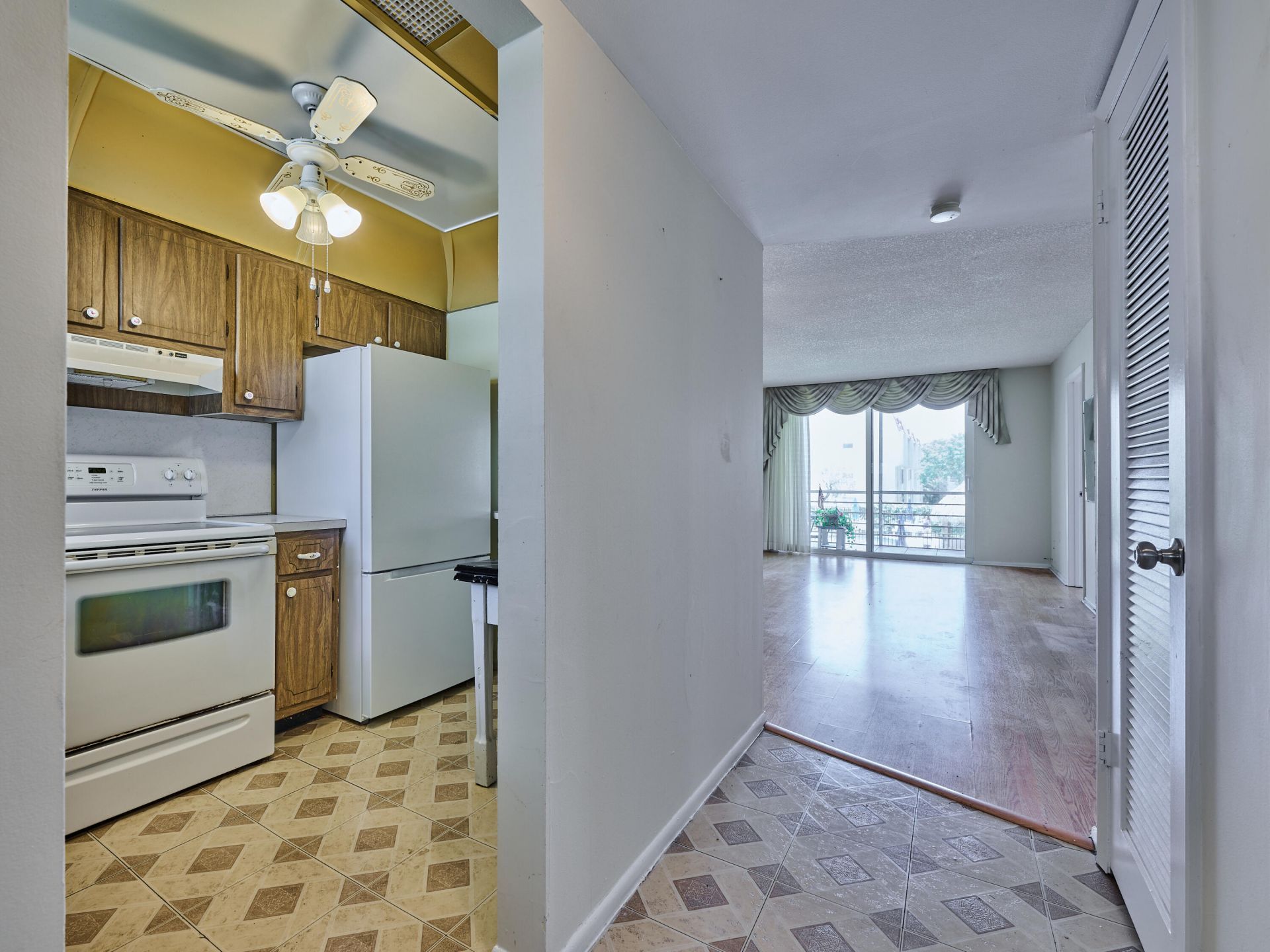3091 E Sunrise Lakes Drive E, Unit 212, Sunrise, FL 33322 Photo