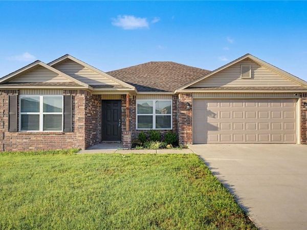 912 W Aiden Drive , Siloam Springs, AR 72761