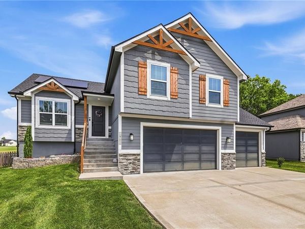 1901 Verbena Avenue, Greenwood, MO 64034
