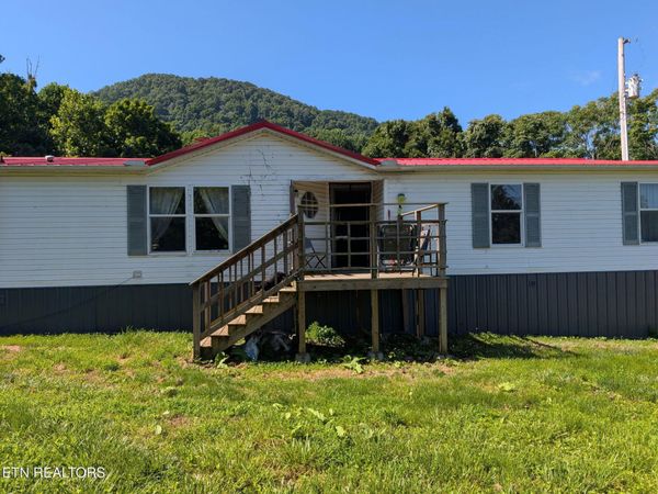 712 Old Mountain Rd, Thorn Hill, TN 37881