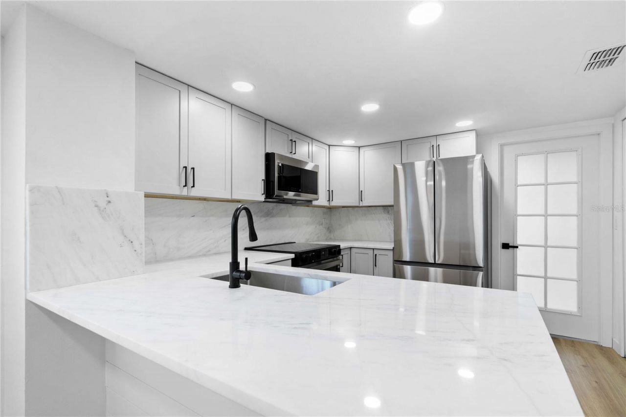 8711 Cobbler Place , Tampa, FL 33615 Photo