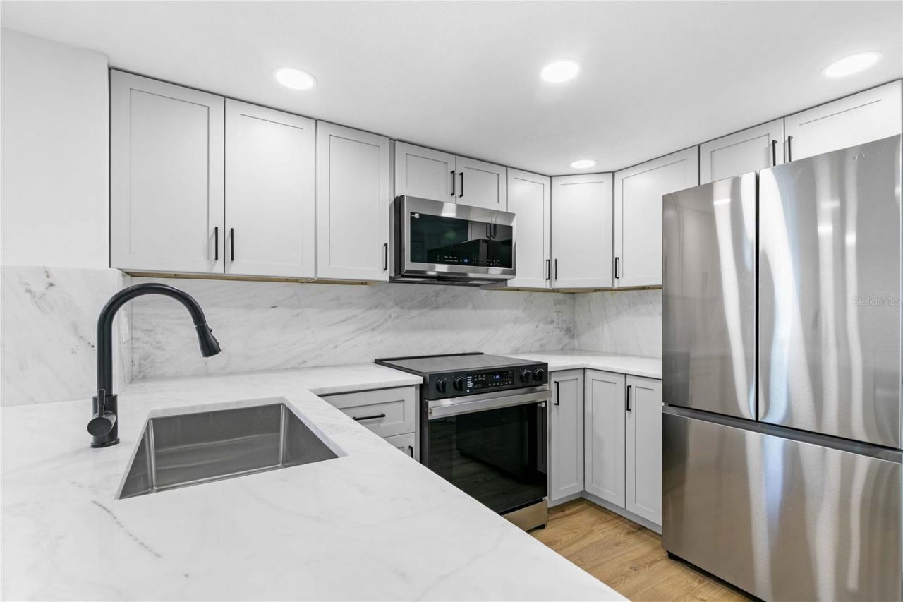 8711 Cobbler Place , Tampa, FL 33615 Photo