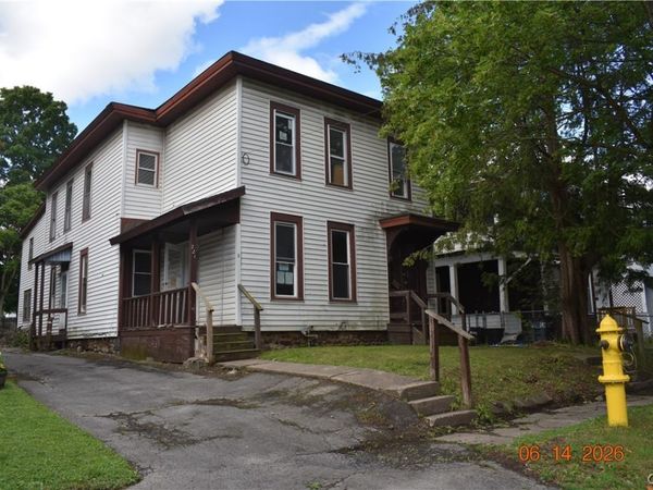 221 W Yates Street , East Syracuse, NY 13057
