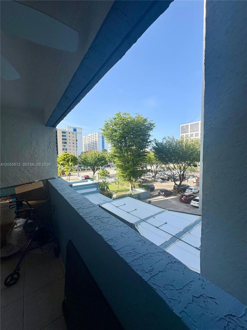 5050 NW 7th St , Unit 309, Miami, FL 33126 Photo