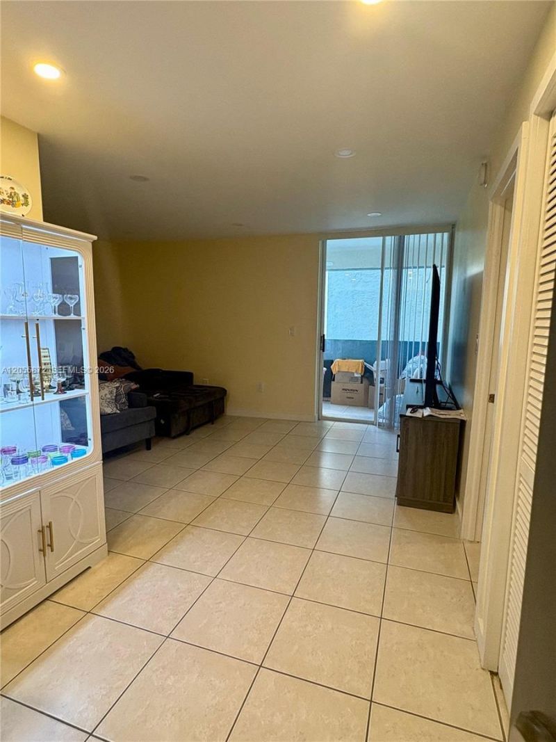 5050 NW 7th St , Unit 309, Miami, FL 33126 Photo
