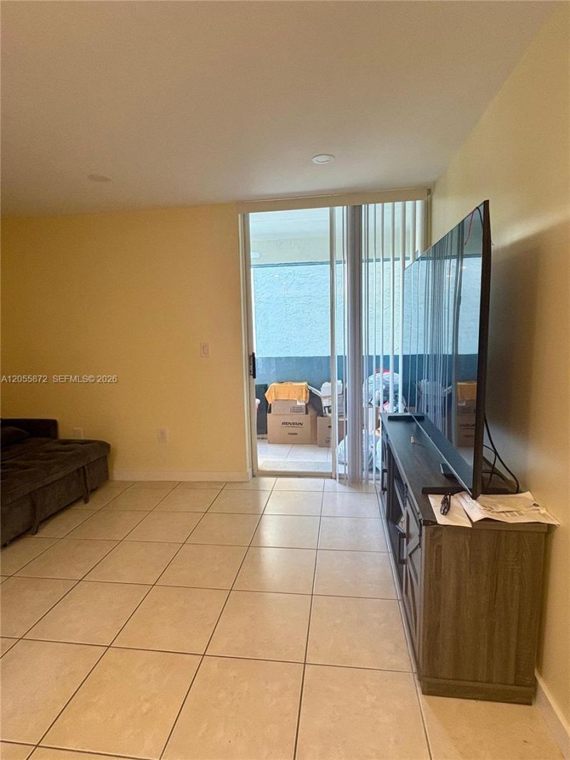 5050 NW 7th St , Unit 309, Miami, FL 33126 Photo