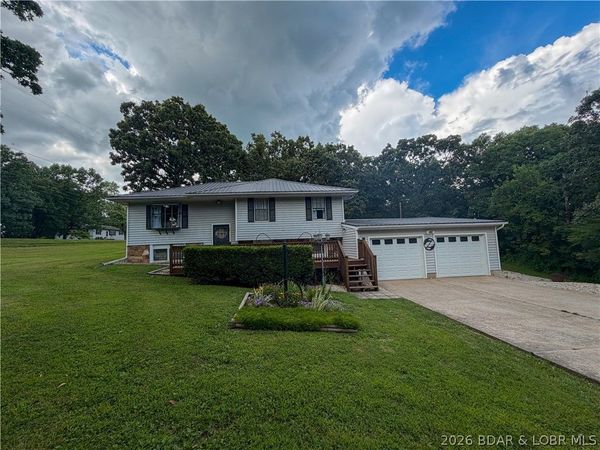 12777 Oak Leaf Dr , Versailles, MO 65084