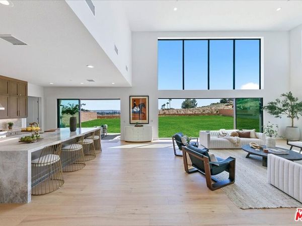 22810 Seaqua Circle , Chatsworth, CA 91311