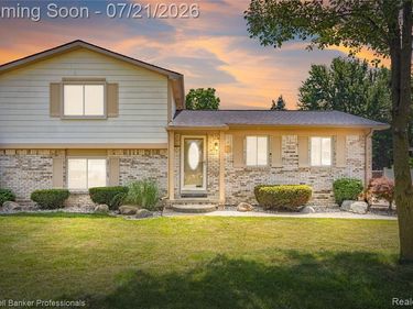 19272 Lloyd Drive, Clinton Twp, MI 48038