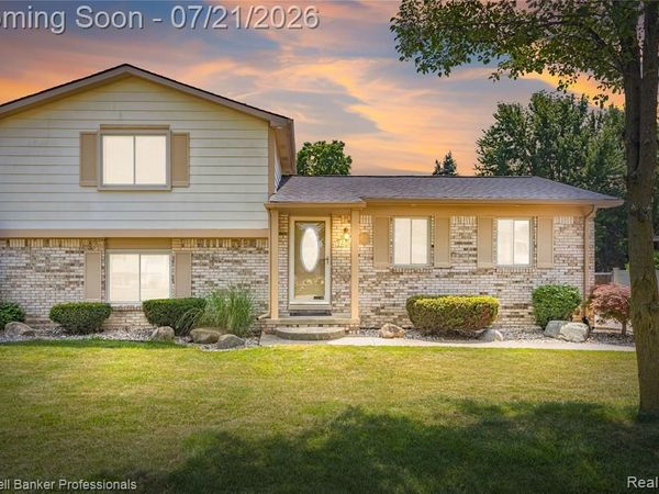 19272 Lloyd Drive, Clinton Twp, MI 48038